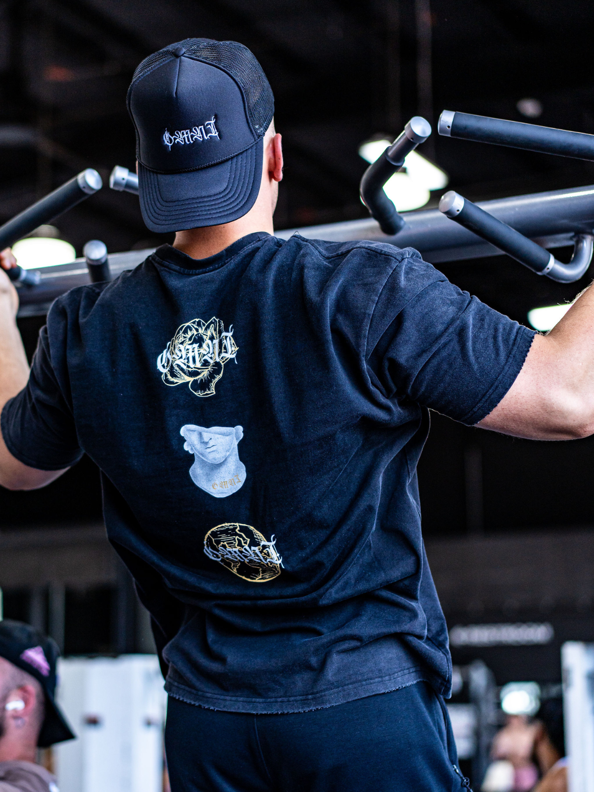 Relaxed Frayed Tee | Tri-Emblem