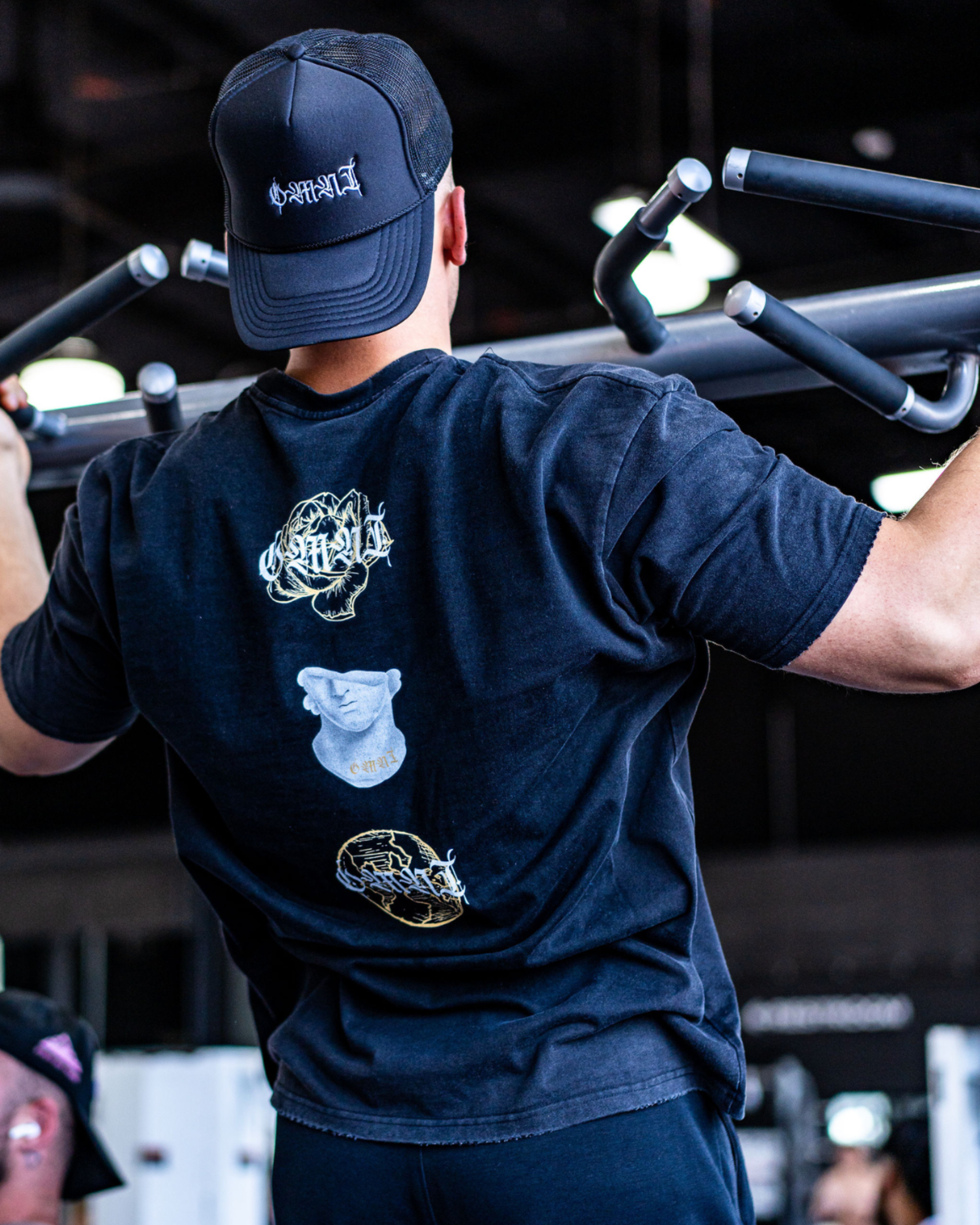 Relaxed Frayed Tee | Tri-Emblem